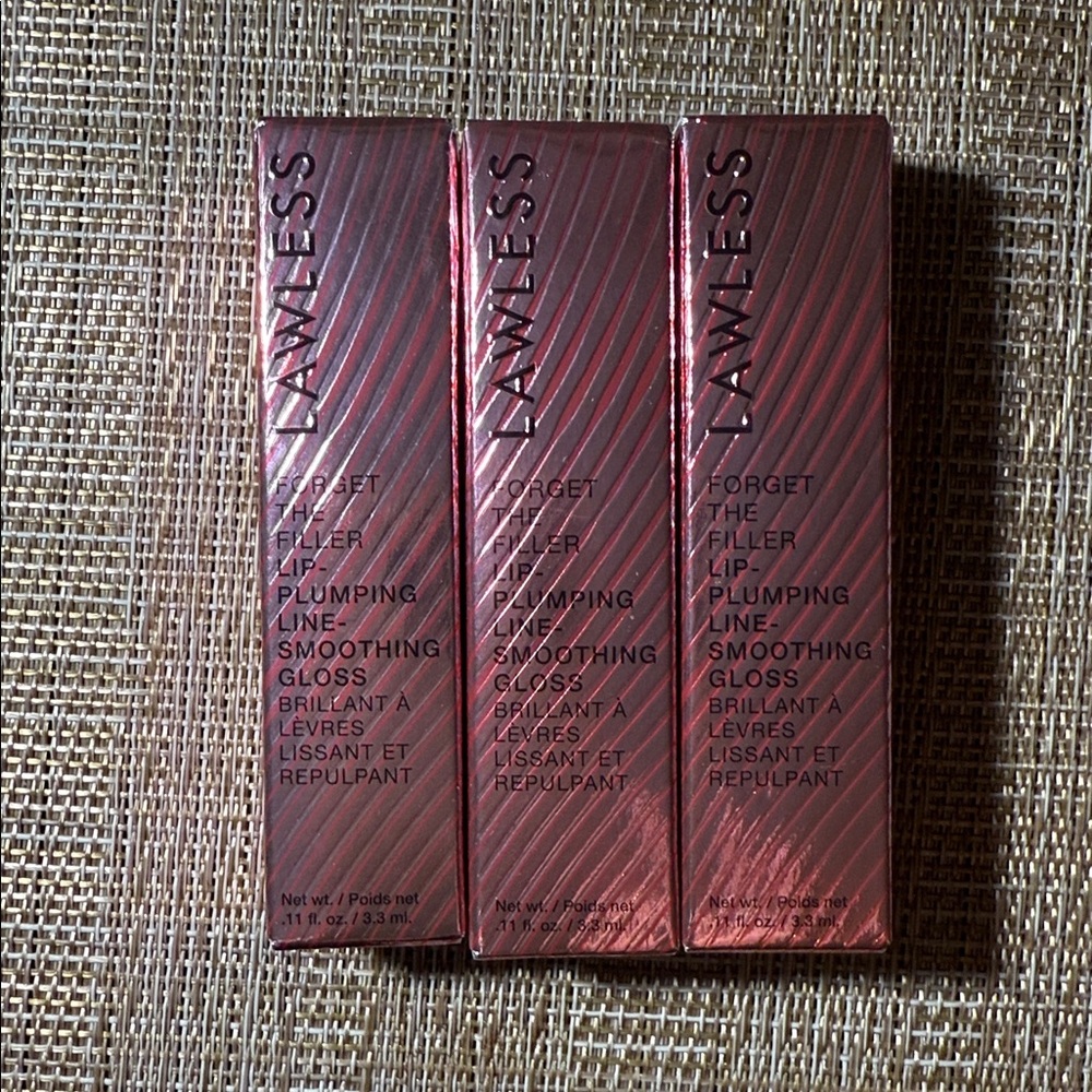 Lawless
Forget the filler lip, plumping line smoothing gloss. - Picture 3 of 4